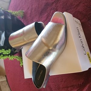 Shoe